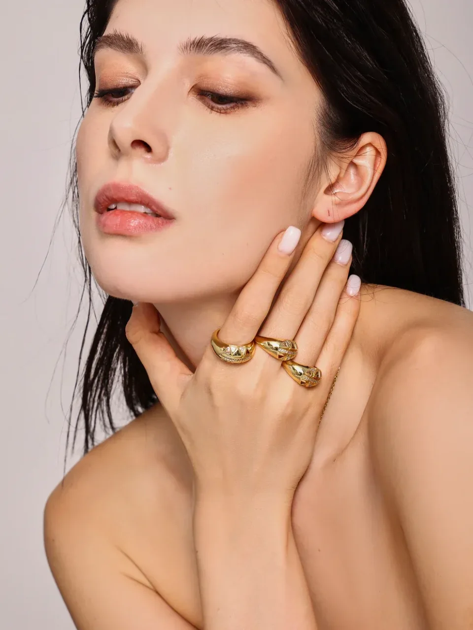 Model Wearing OUDADA Victorian Grace Ring - Elegant Cubic Zirconia Design