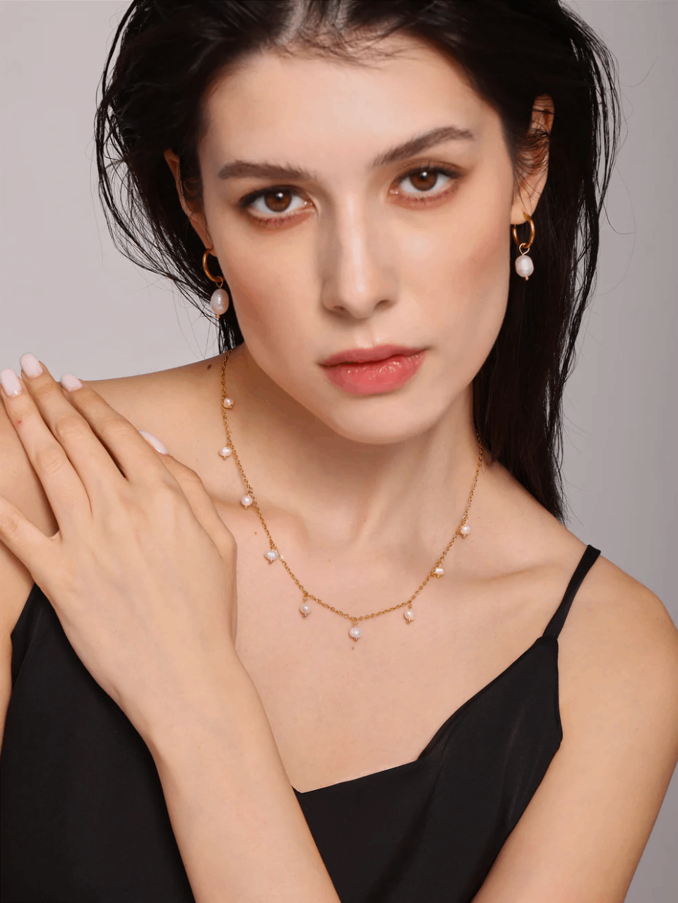 Maggie Multi-Layered Pearl Station Choker Necklace details, clear pearl texture, high gloss