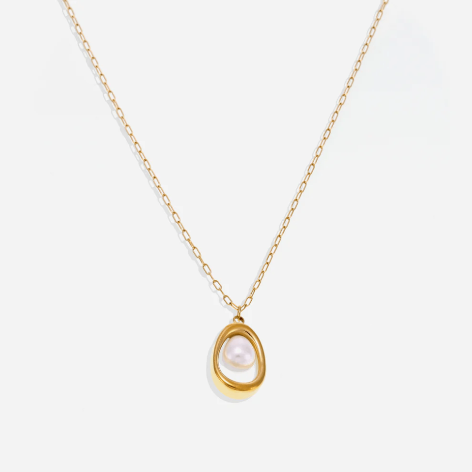 Oval Grace Pearl Necklace display, elegant pearl necklace with oval design