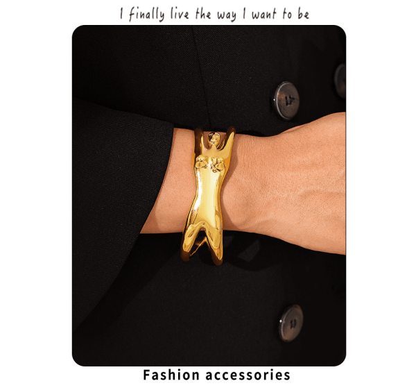 Z376 Gold Cuff Bangle Street Fashion - Layered Arm Stacks with Denim Jacket