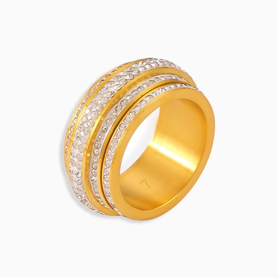 Main product image of the Classic Star Statement Ring A826 in gold, isolated on a white background.
