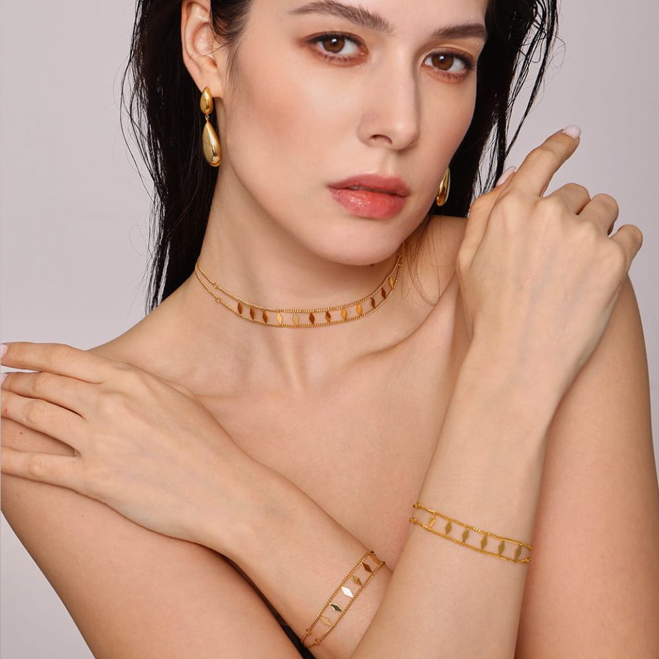 Model wearing Geometric Glitter Double‑Layer Choker gold‑tone stainless steel necklace