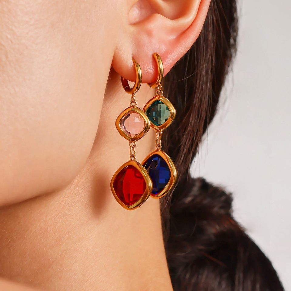 Model wearing glass stone earrings txf271