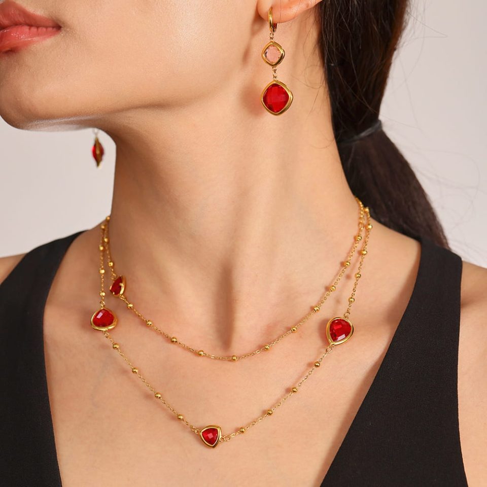 Model wearing red glass stone necklace txp265