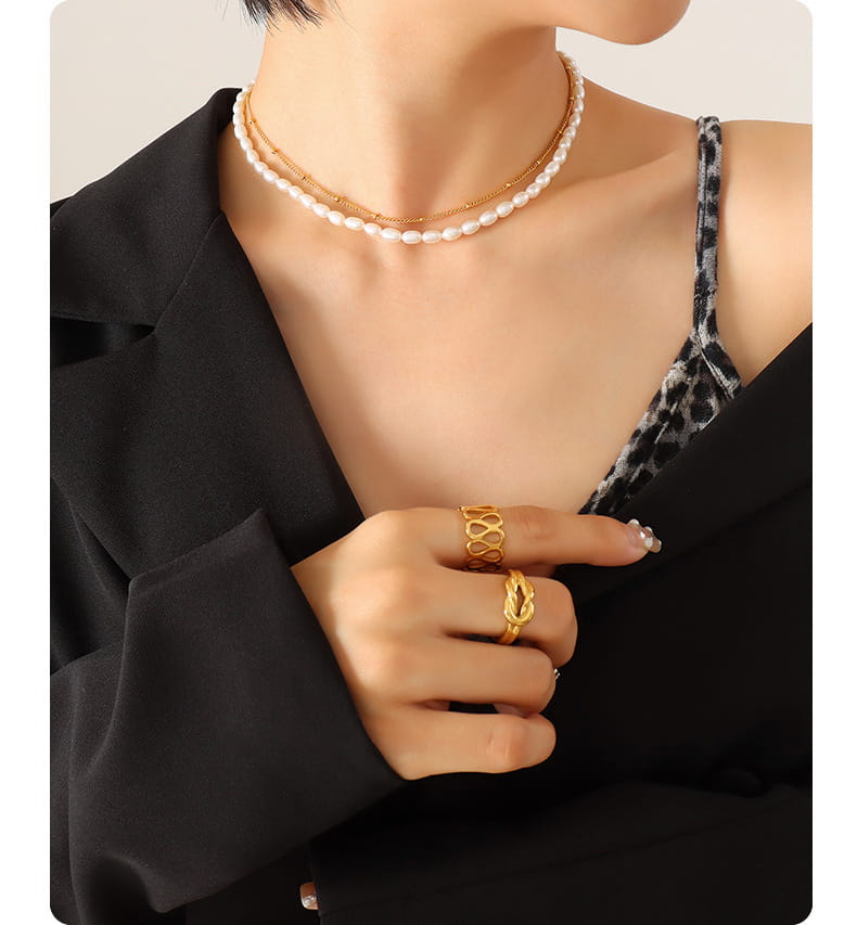 the model is wearing a golden double-layered necklace p272