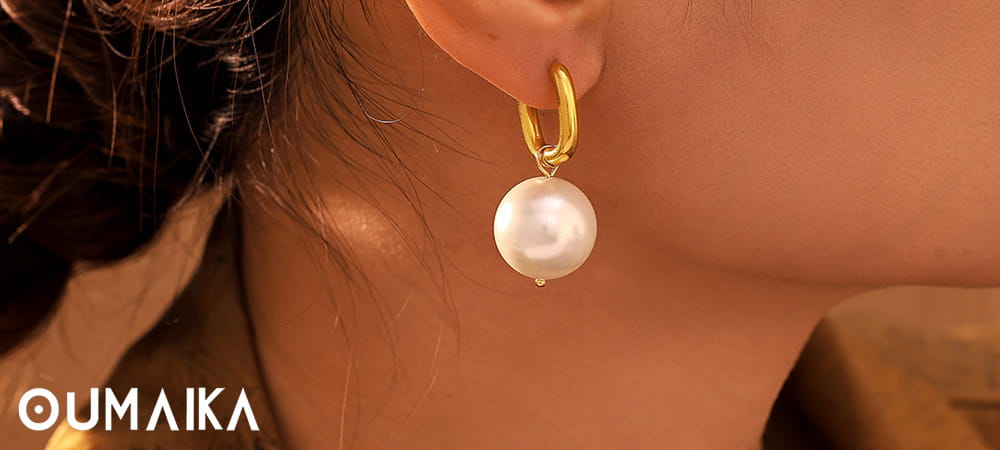 Minimalist drop earrings with pearls