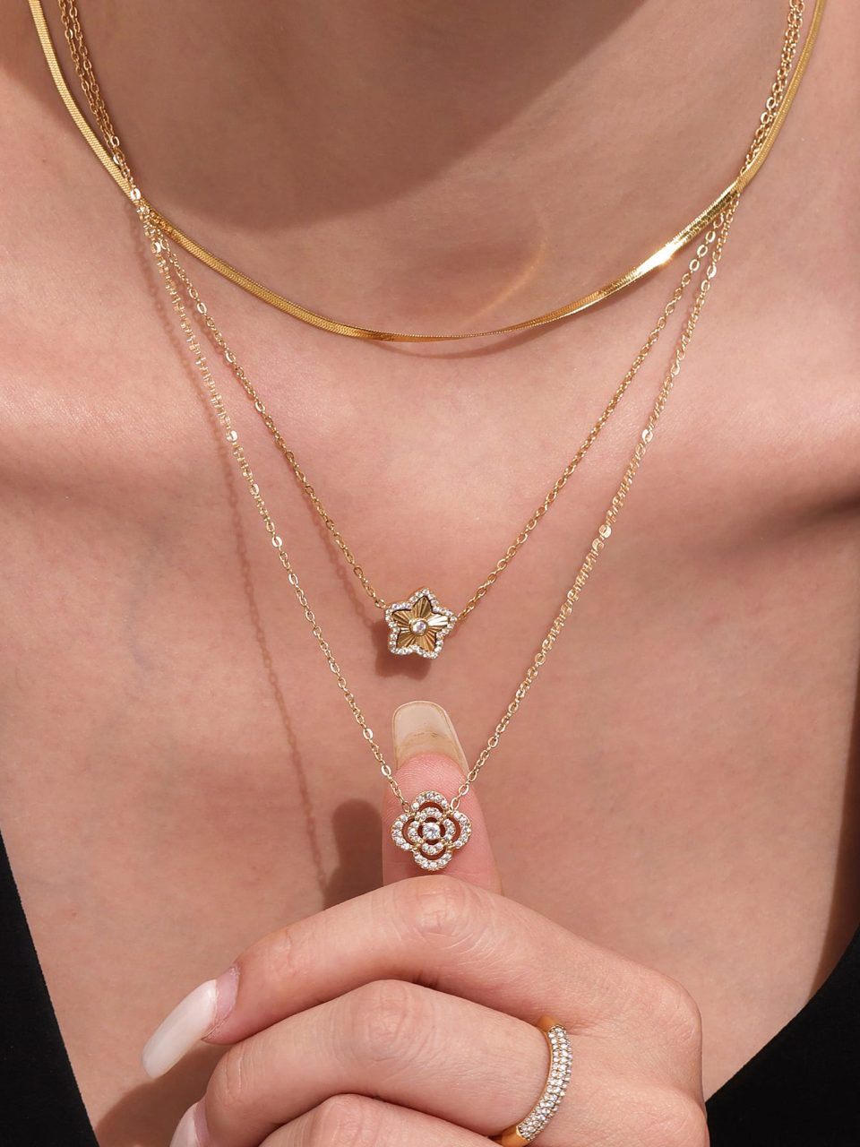 Model wearing a gold four-leaf flower zircon necklace TXP321-