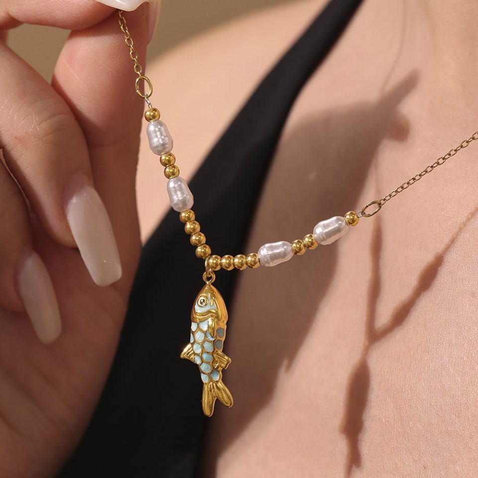 Model wearing blue fish necklace TXP298