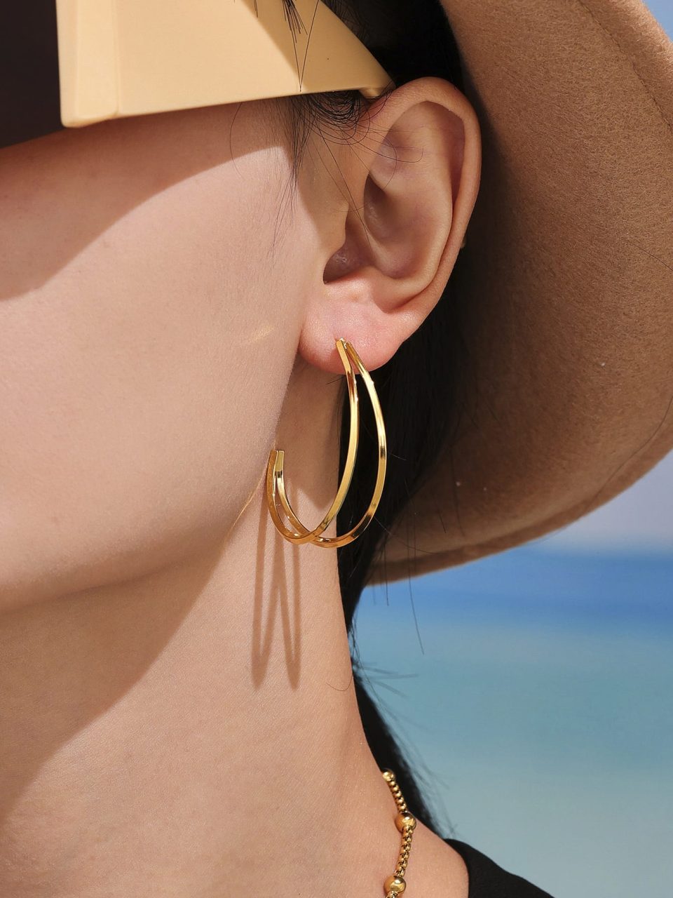 Model wearing gold C-shaped earrings F541-