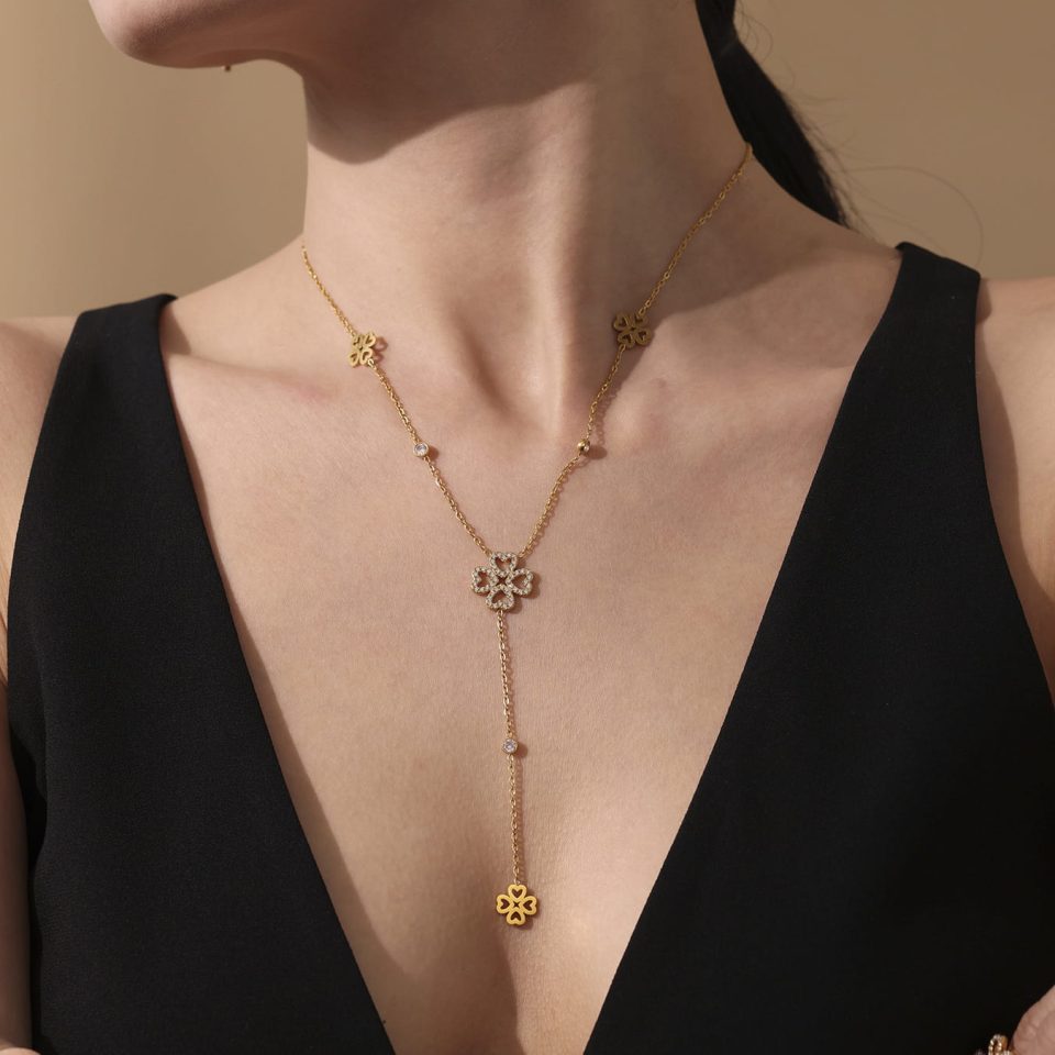 Model wears 5A zircon four-leaf flower tassel necklace TXP303