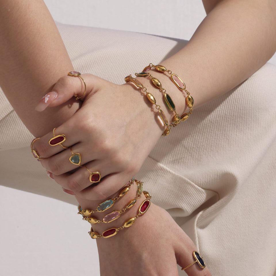 Model wears mixed color zircon oval bracelet TXE272-
