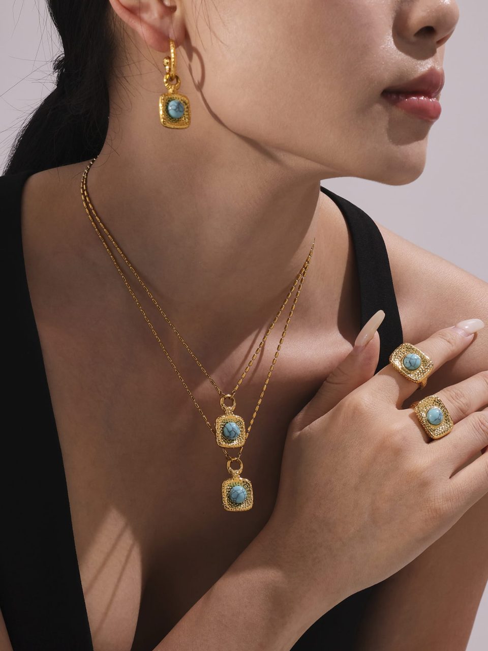 model is wearing a blue sapphire necklace TXP332