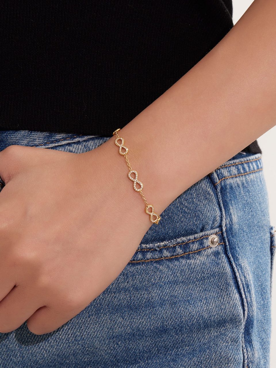 Model Wearing Gold 8-Shaped Chain CZ Tennis Bracelet – CZ Tennis Bracelet Styled Look