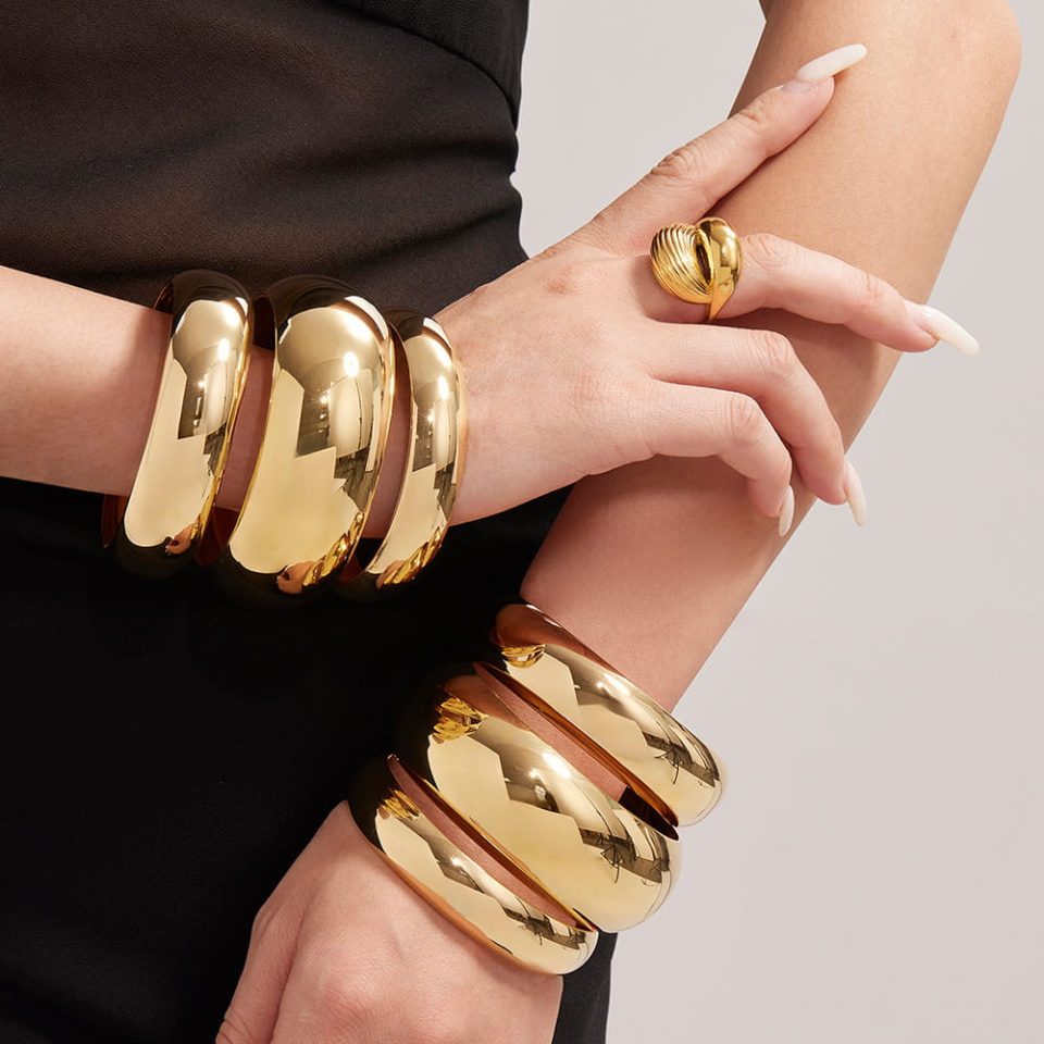Model Layering Multiple Gold Polished Wide Stainless Steel Bangles 15mm