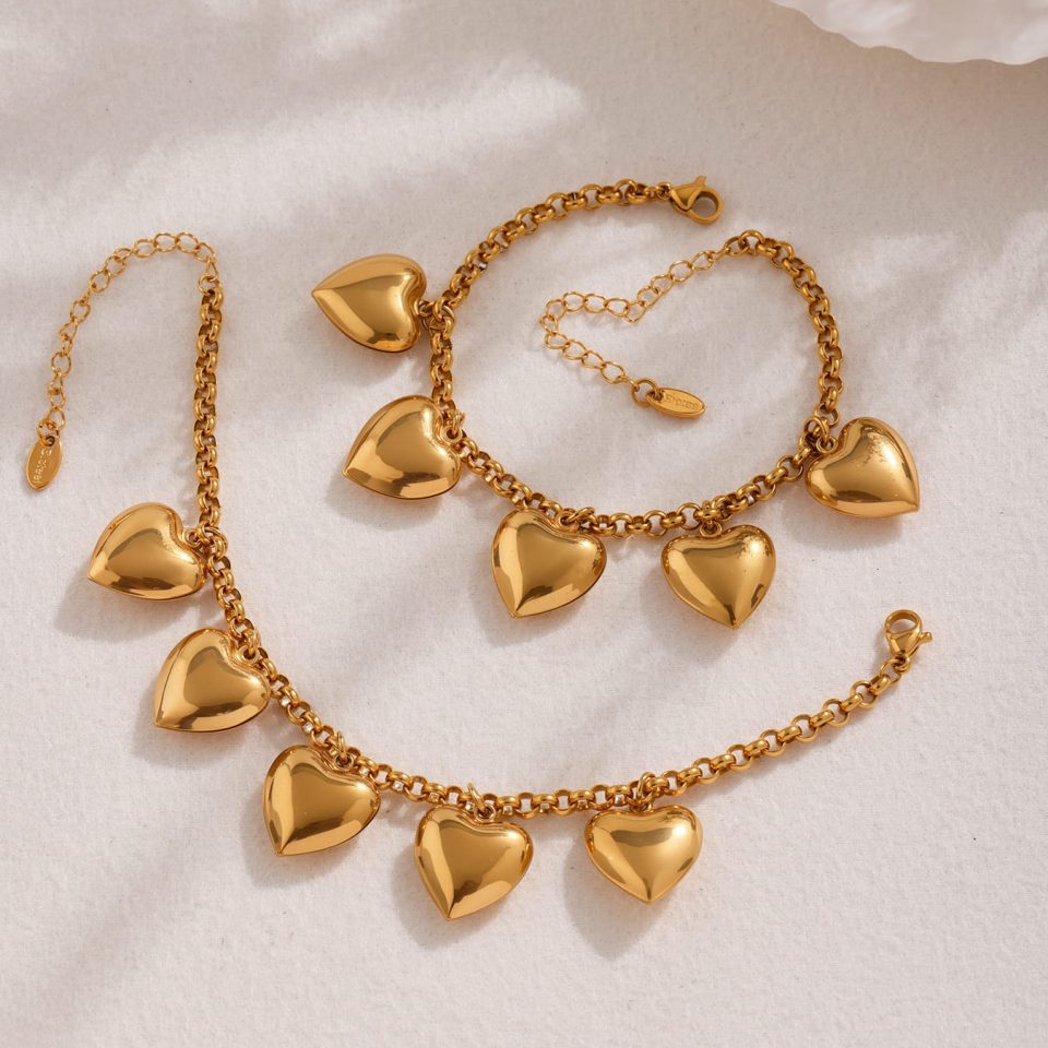 Five Heart Bracelet in gold stainless steel, main product image with elegant setting