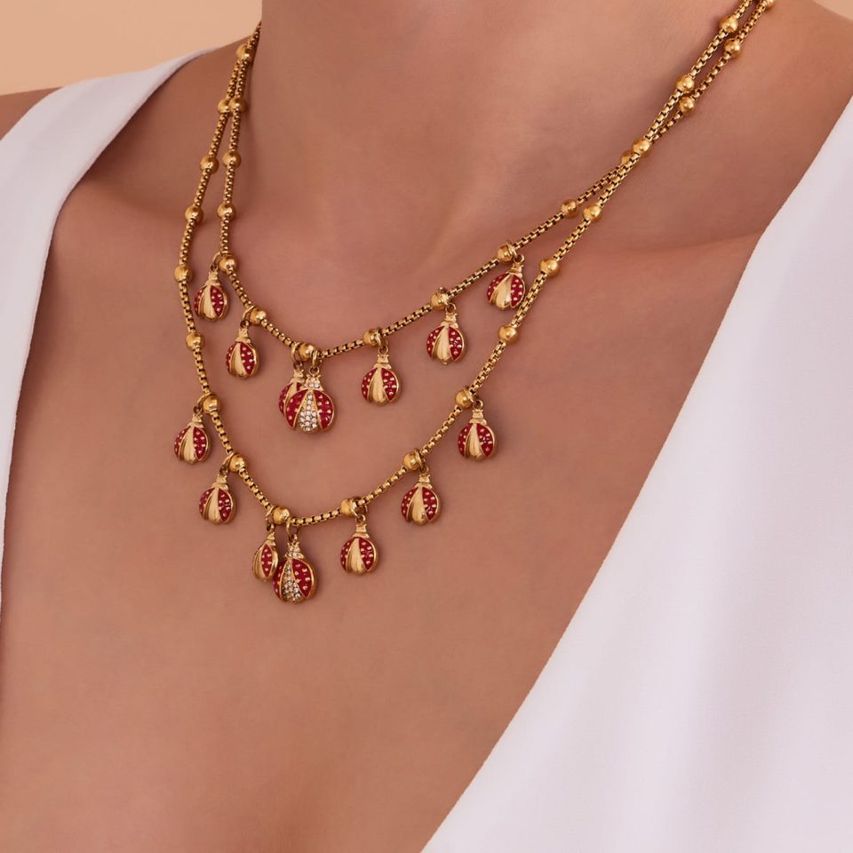Fashion Red Oil Drip Beetle Necklace on Model Neck, Gold 40+5cm Chain with Zirconium Beads