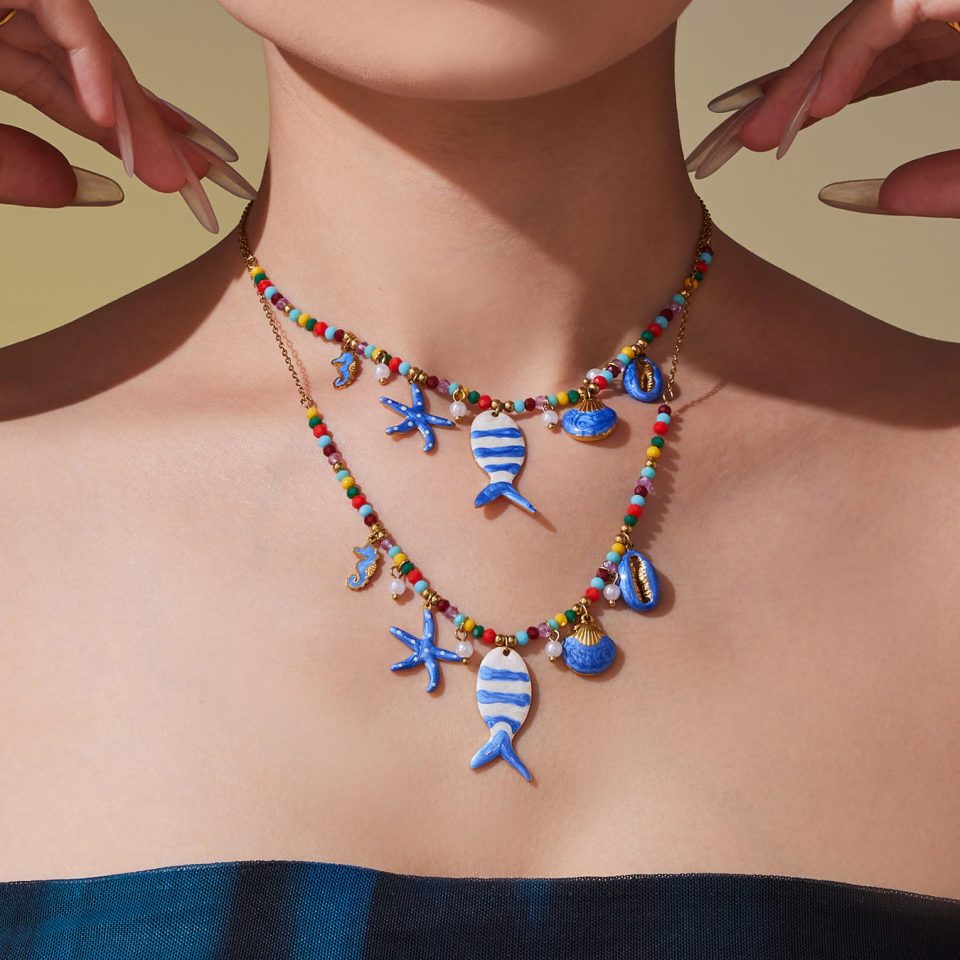 Model wearing a gold DIY necklace TXP418-