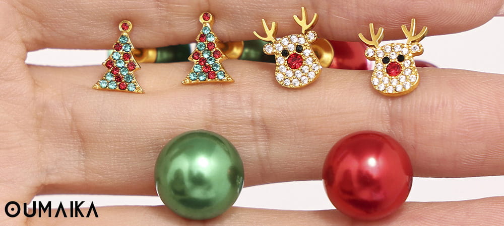Christmas stud earrings: tree and reindeer designs with red and green beads held in hand – Oumaika Jewelry.