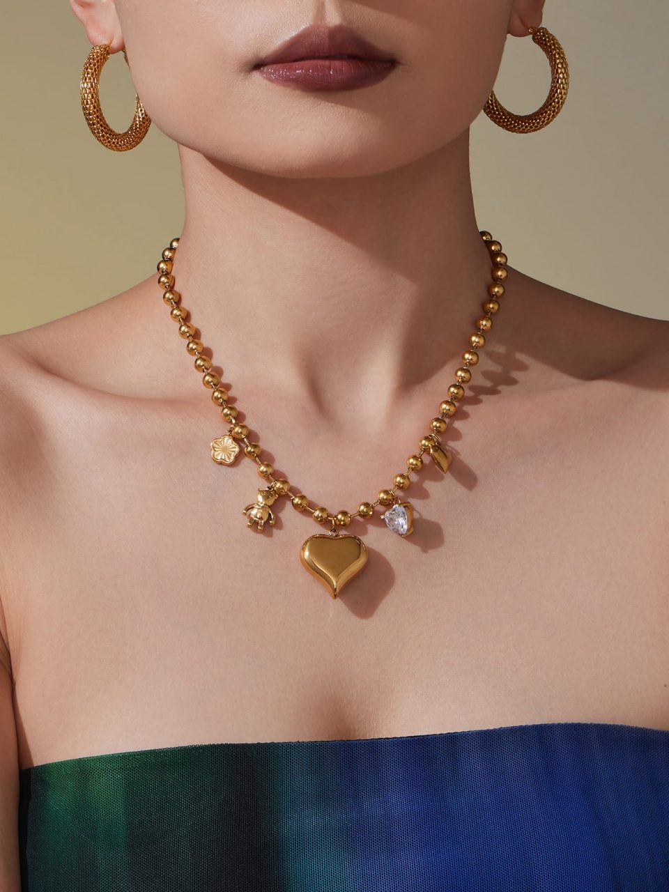 Model wearing a big heart necklace P1032--