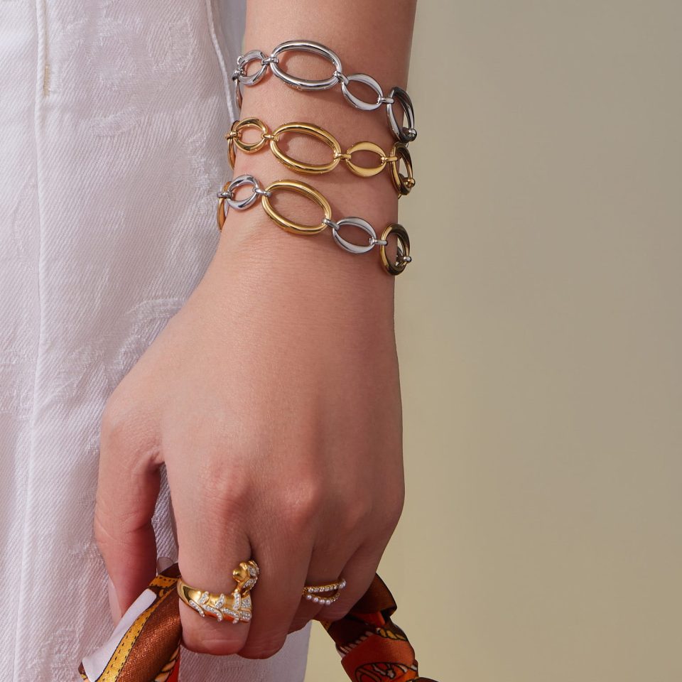 Model wearing a gold bracelet TXE425