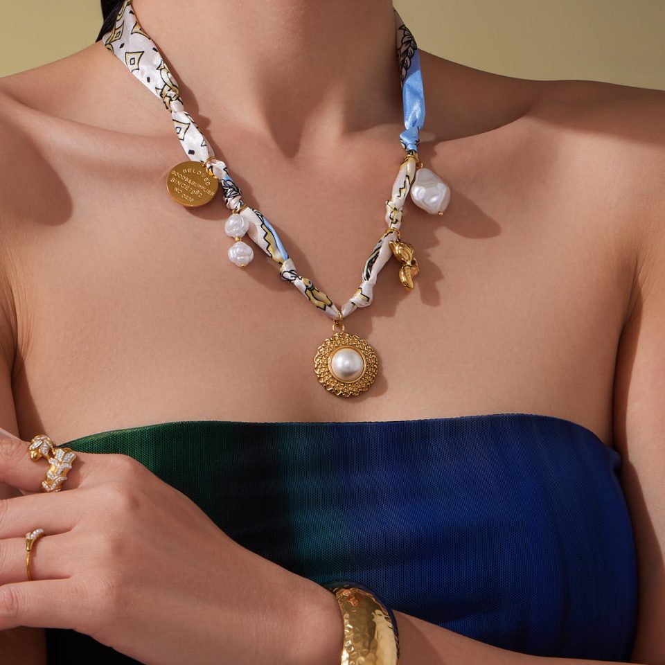 Model wearing a gold necklace P2180-