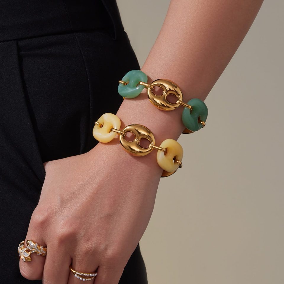 Model wearing a pig nose bracelet TXE430