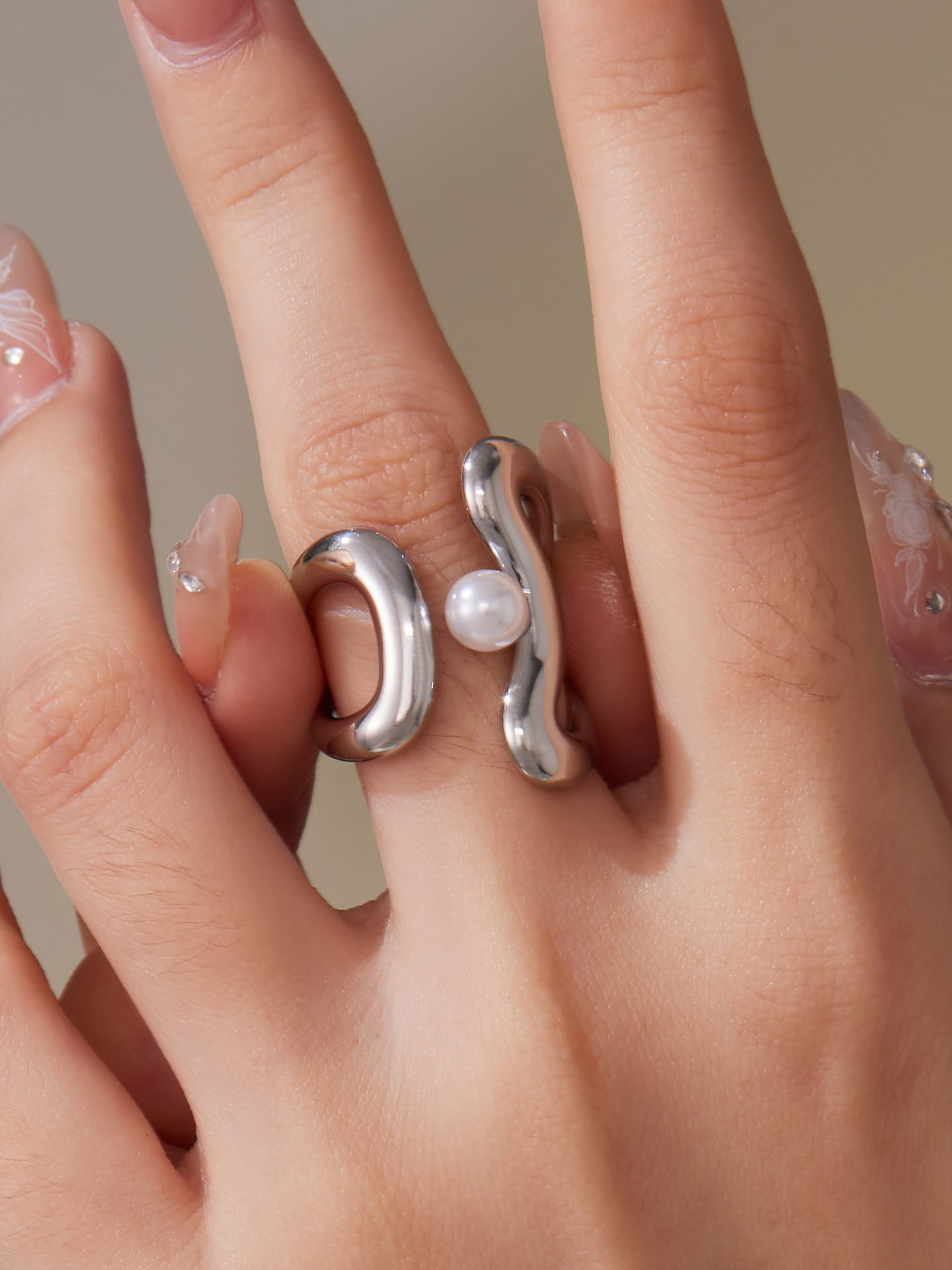 Model wears a steel-colored geometric ring A388-